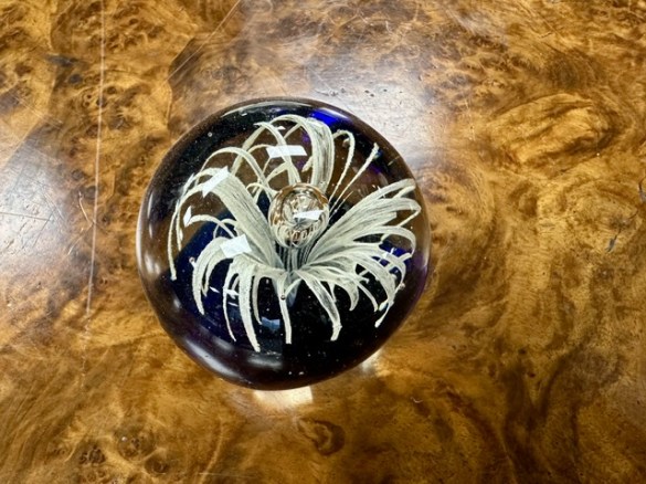 1 Paperweight 1